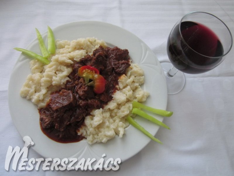 Pannon pörkölt bográcsban recept